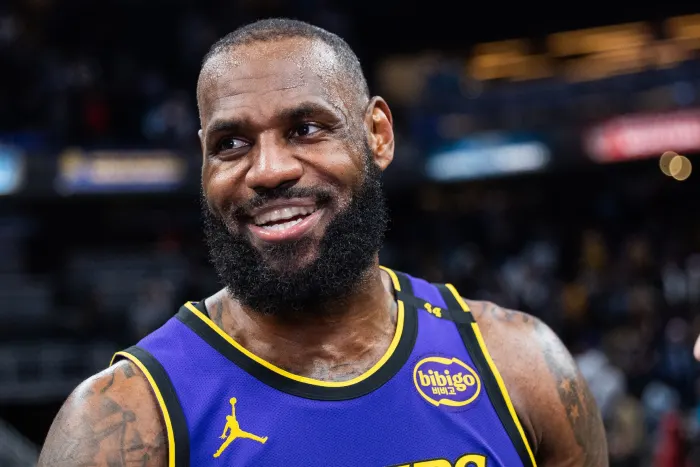 勒布朗·詹姆斯（LeBronJames）以18個(gè)季后賽賽季追平卡里姆和鄧肯，接近歷史紀(jì)錄。