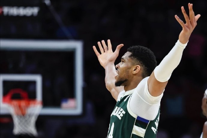 字母哥堅(jiān)守密爾沃基：短期內(nèi)無意離隊(duì)開啟新征程