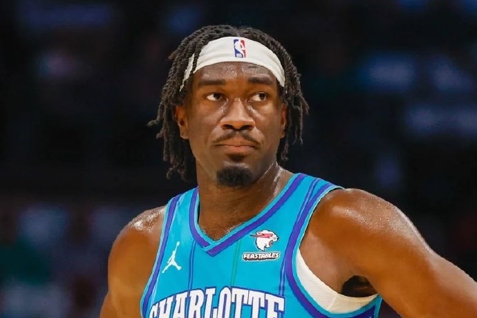 黃蜂交易馬威至太陽(yáng)，收獲選秀權(quán)助力未來(lái)重建 ?