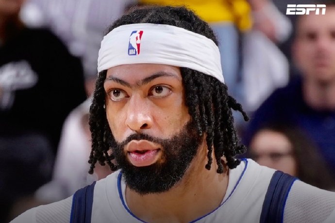 濃眉賽季中遭遇視網(wǎng)膜脫落：傷病挑戰(zhàn)與康復(fù)之路