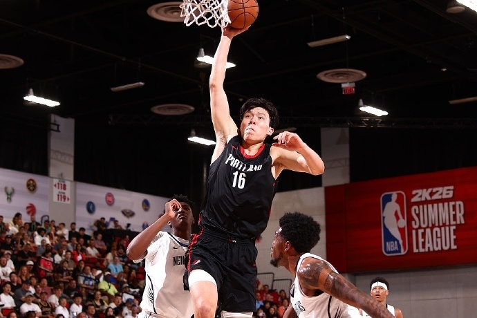 鵜鶘三人被驅(qū)逐，開(kāi)拓者險(xiǎn)勝鵜鶘