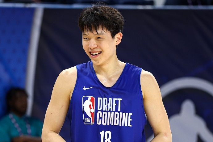 楊瀚森與NBA 2K主管羅尼會(huì)面：能力值揭曉，未來可期