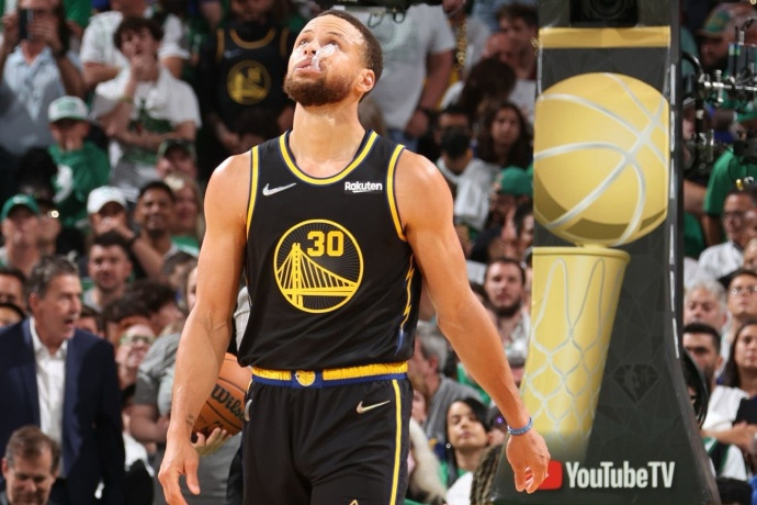 斯蒂芬·庫里回歸戴維森：點(diǎn)亮未來之星