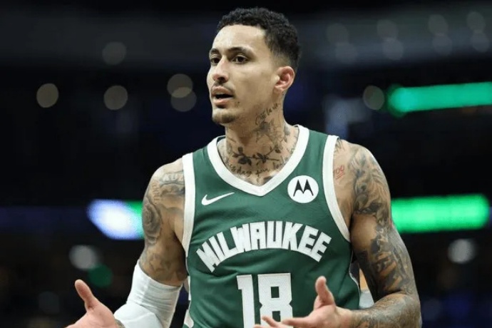 庫茲馬新賽季將改穿0號球衣，此前屬于利拉德