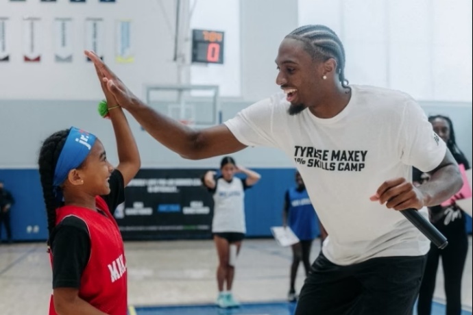 馬克西談舉辦免費(fèi)籃球訓(xùn)練營(yíng)：回饋社區(qū)感覺(jué)很棒 給他人帶來(lái)快樂(lè)我也會(huì)開(kāi)心