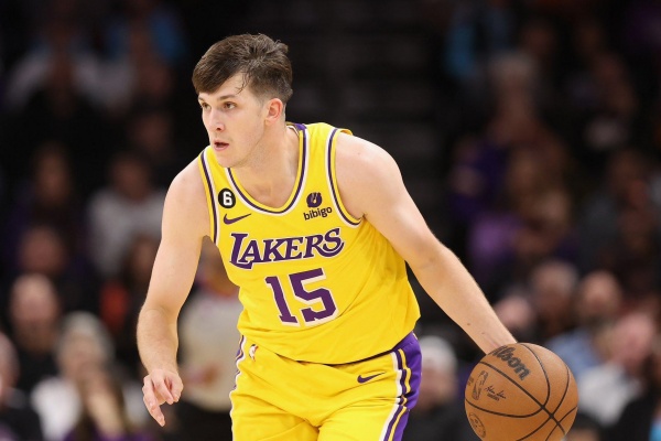 里夫斯拒絕1490萬(wàn)選項(xiàng)，目標(biāo)直指3000萬(wàn)年薪：湖人薪資困局與自由市場(chǎng)博弈一觸即發(fā)