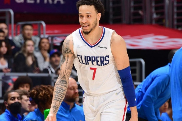 科菲一年合同加盟雄鹿：40.9%神射手輔佐字母哥訓(xùn)練營(yíng)合同暗藏玄機(jī)