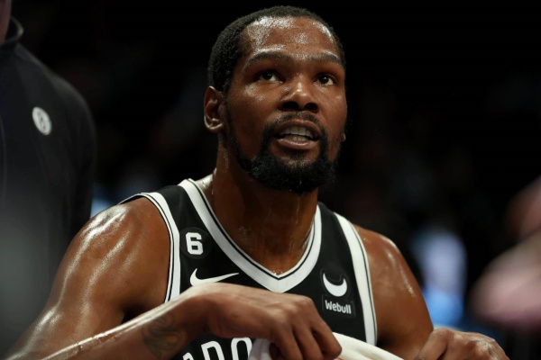 凱文-杜蘭特假期中突現(xiàn)網(wǎng)絡(luò)，與勇士球迷激烈交鋒