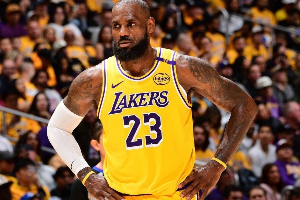 詹姆斯回家遇阻：騎士報(bào)價(jià)懸殊，米切爾公開(kāi)反對(duì)