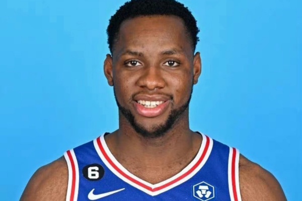 老鷹押寶藍領中鋒：查爾斯-巴錫能否用護筐拼出正式合同？