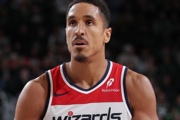 尼克斯再簽布羅格登，后場競爭更趨激烈