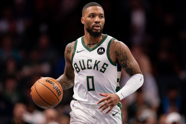 萬人狂歡！利拉德淚灑球迷派對(duì)，擁抱楊瀚森傳承波特蘭火炬，季前賽盼新篇